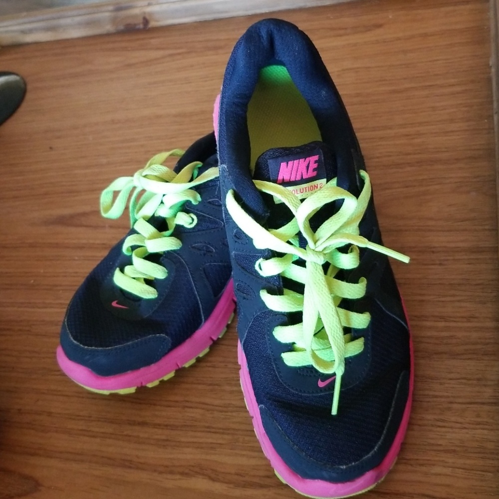 Nike revolution 2